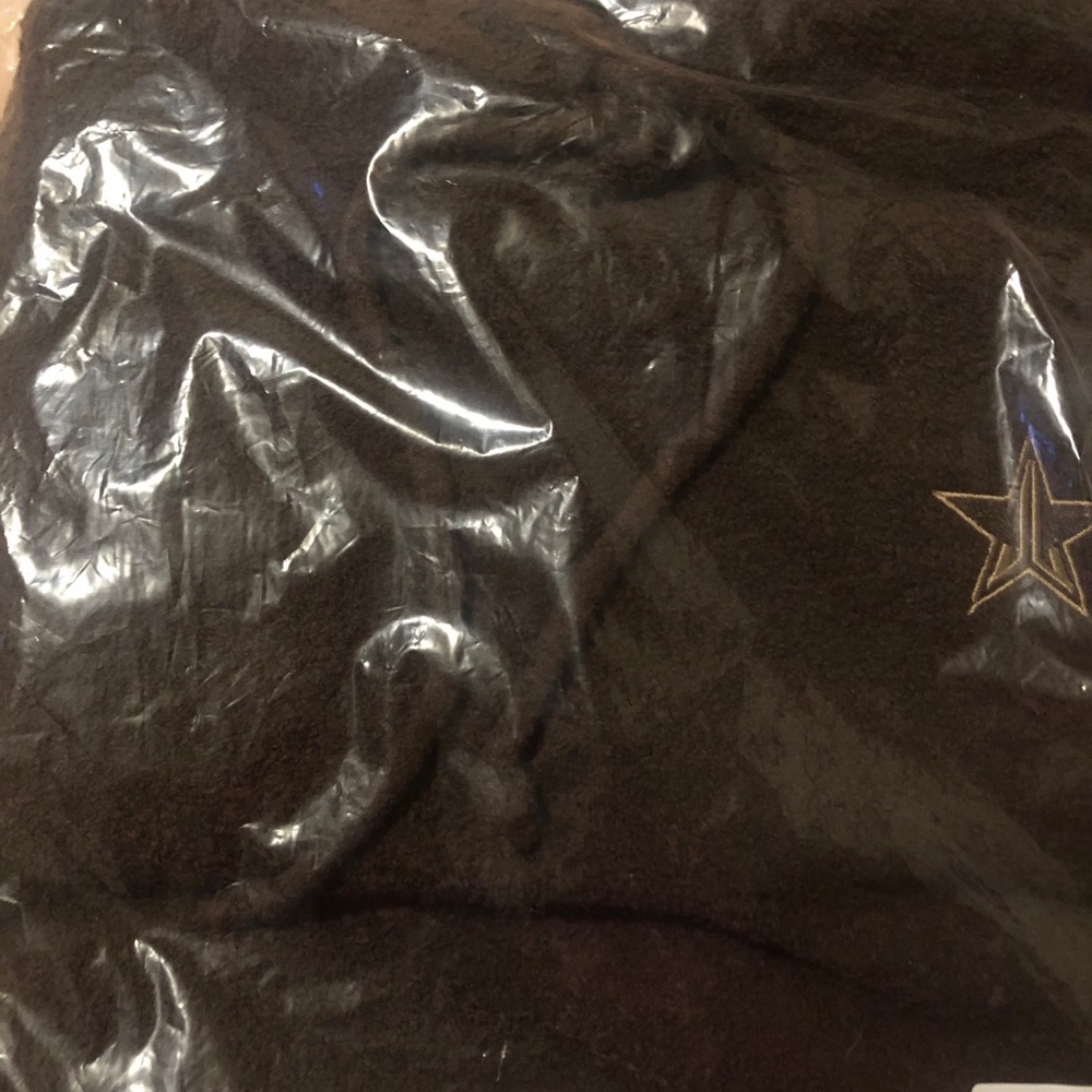 ⭐️HP🎉NWT Jeffree Star ⭐️ Brown Teddy PullOver⭐️ - Picture 15 of 16